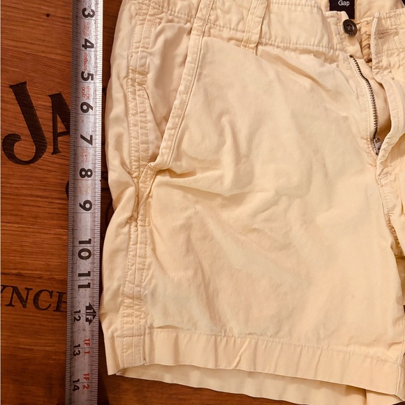 Men’s Old Navy Shorts size 30 (Yellow) - Picture 3 of 4
